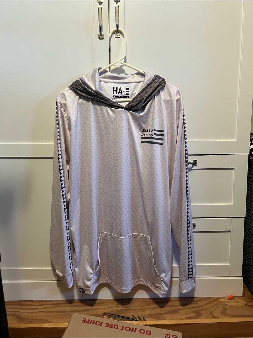 Hae Hawaii IWA TRIANGLES HOODED LONG SLEEVE DRIFIT SANDY